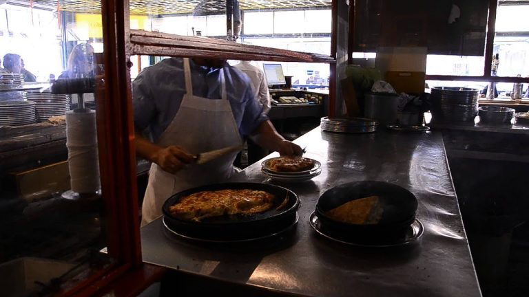 Descubre cómo disfrutar de la auténtica pizza Raul Banchero en Perú: Guía de trámites y restaurantes