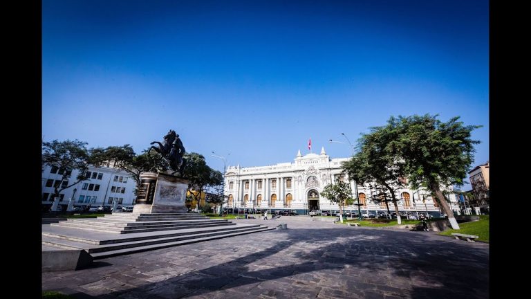 Todo lo que necesitas saber sobre la Plaza Bolívar de Lima: trámites y servicios en Perú