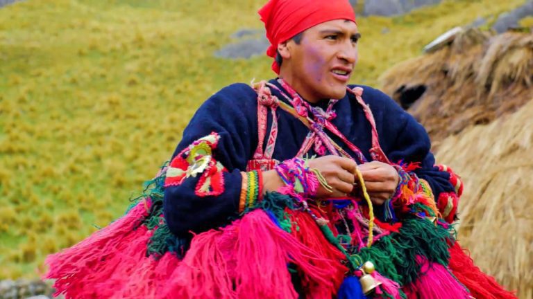 Conoce todo sobre Roger Chino y los Hijos de Cañas: Trámites en Perú